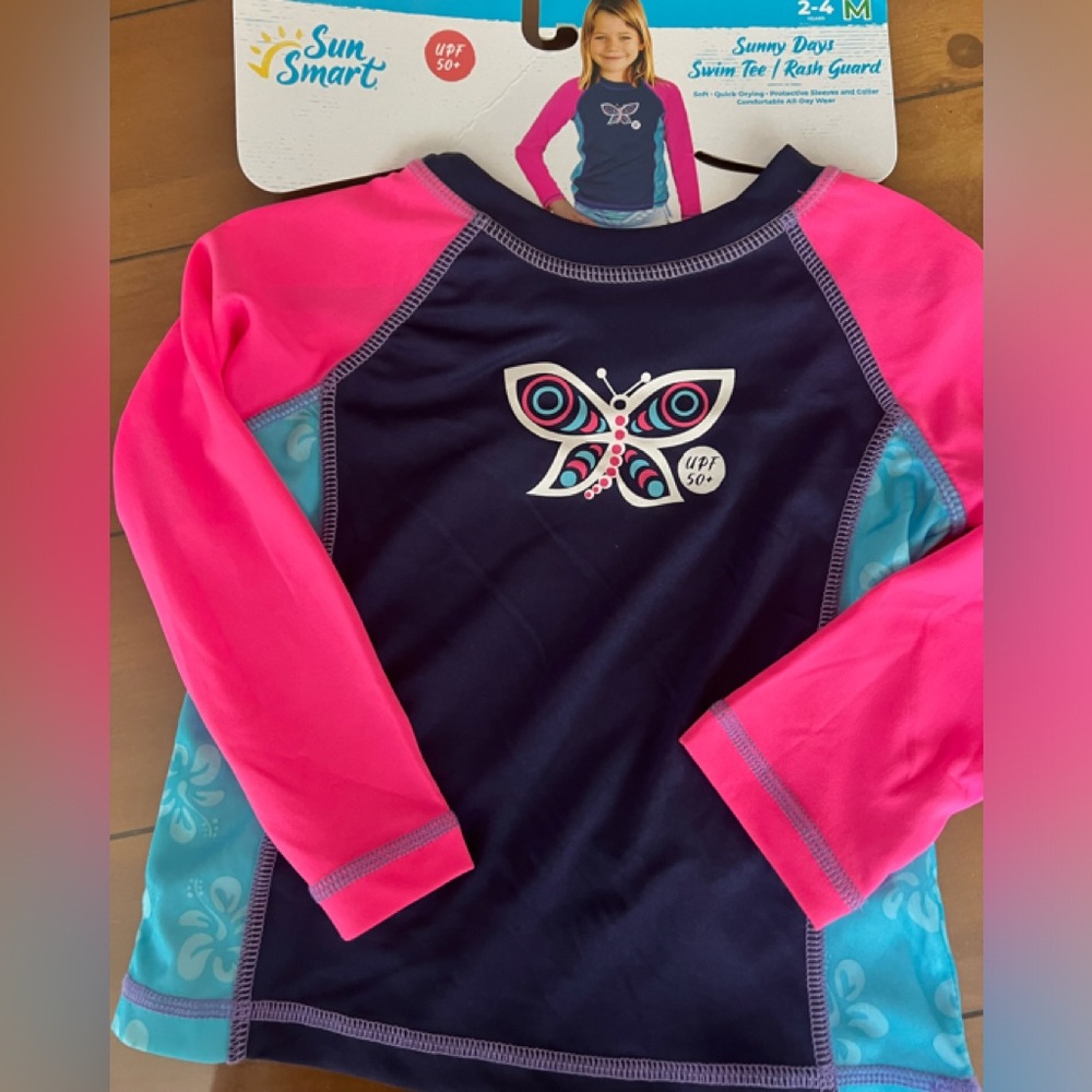 Girls medium NEW rash guard